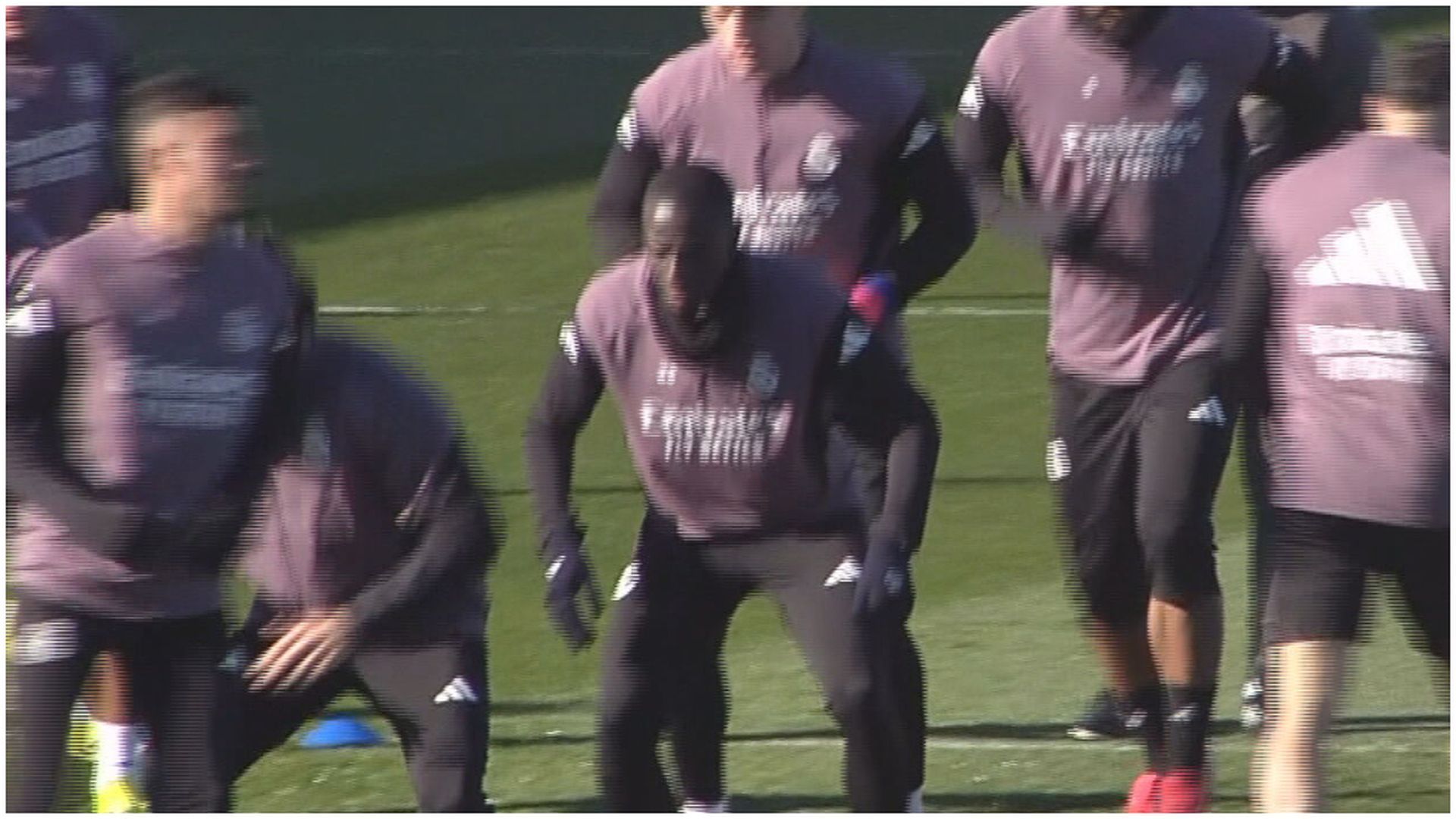 Mendy, durante el entrenamiento previo al Real Madrid - Rayo Vallecano