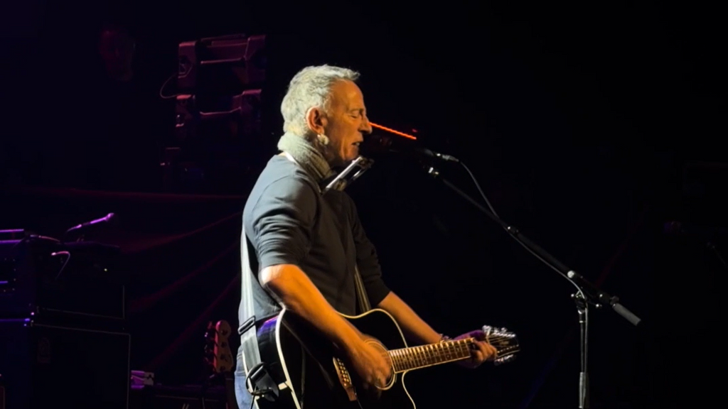 Miles de personas protestan en las calles en Minneapolis contra el ICE: Bruce Springsteen lidera un concierto benéfico "de solidaridad y resistencia"