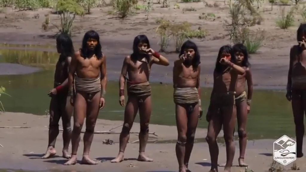 Las impresionantes imágenes de la tribu que vive como en la Edad de Piedra: "Son como seres prehistóricos" Cuarto Milenio Temporada 21 Top Vídeos 758