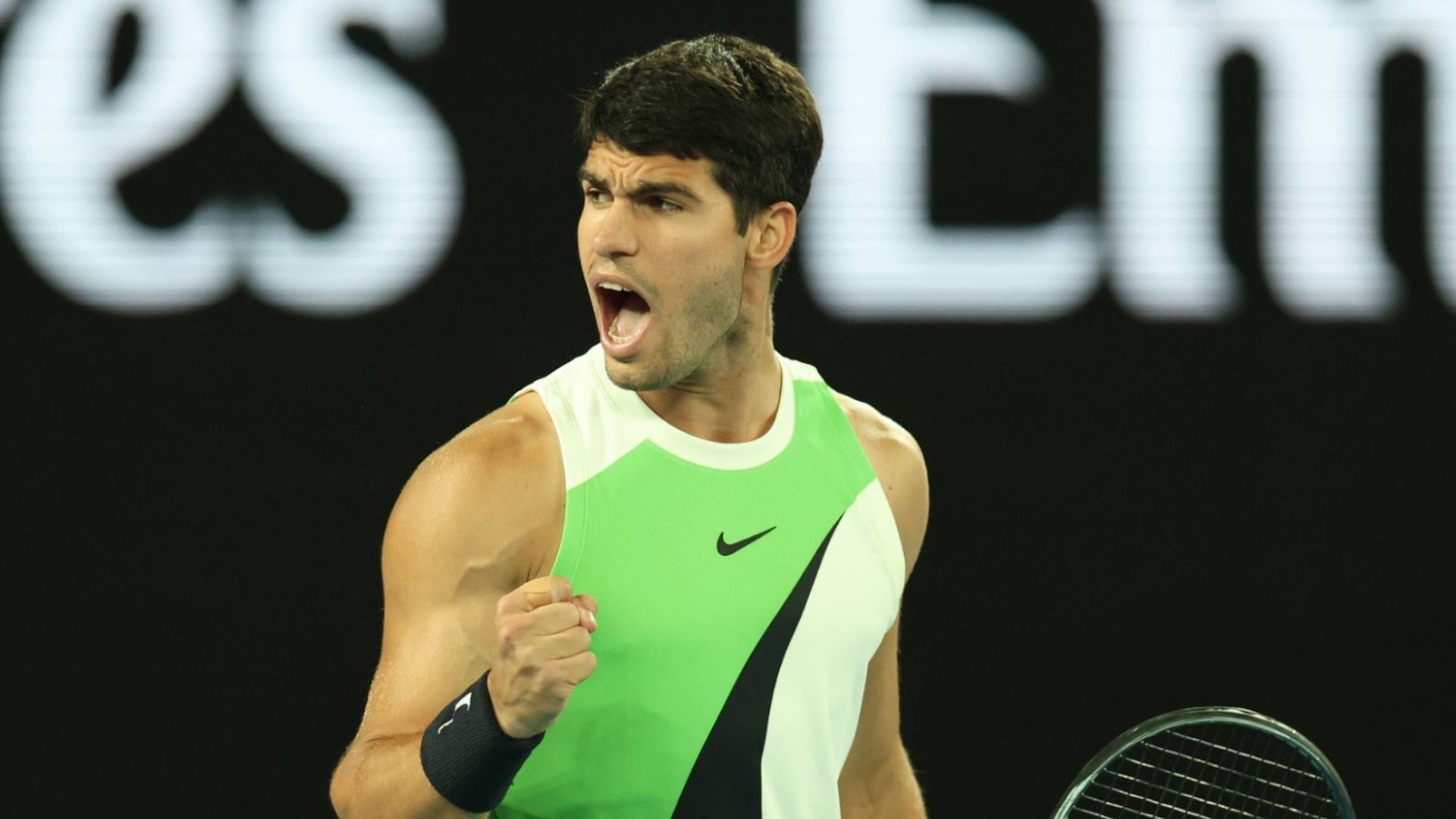 Carlos Alcaraz celebra en el Open de Australia 2026