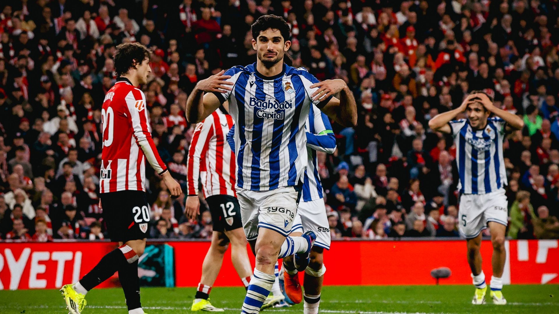 Guedes celebra su gol en San Mamés