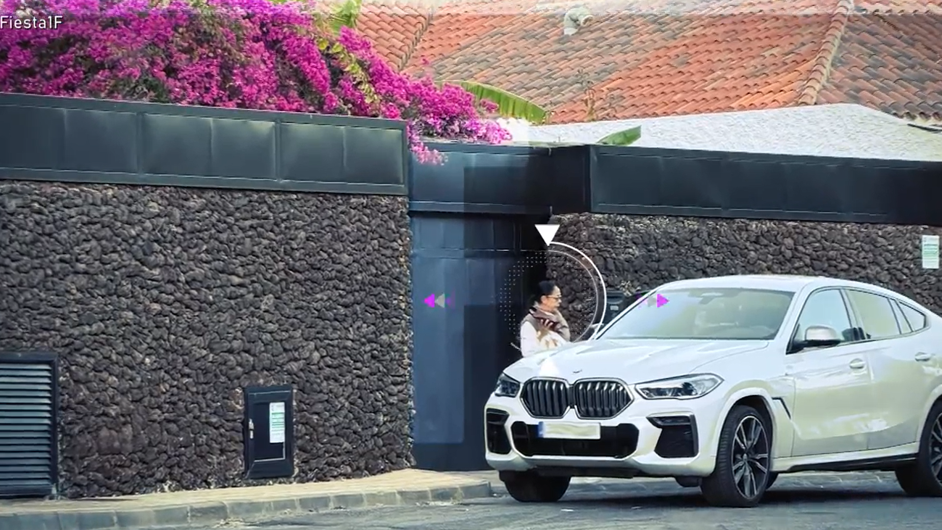 Isabel Pantoja sale de su casa de Gran Canaria