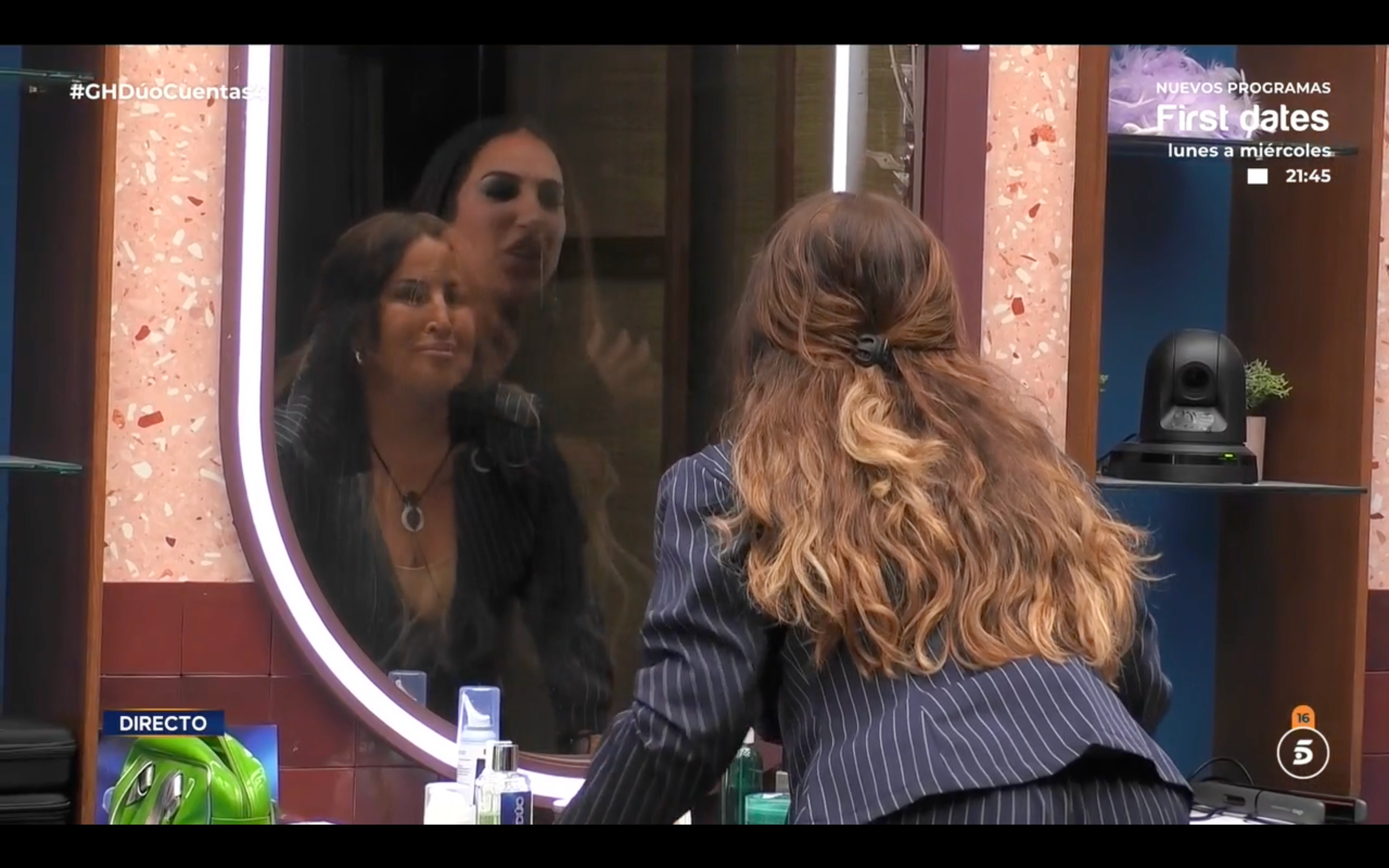 Raquel habla con su hija Noemí