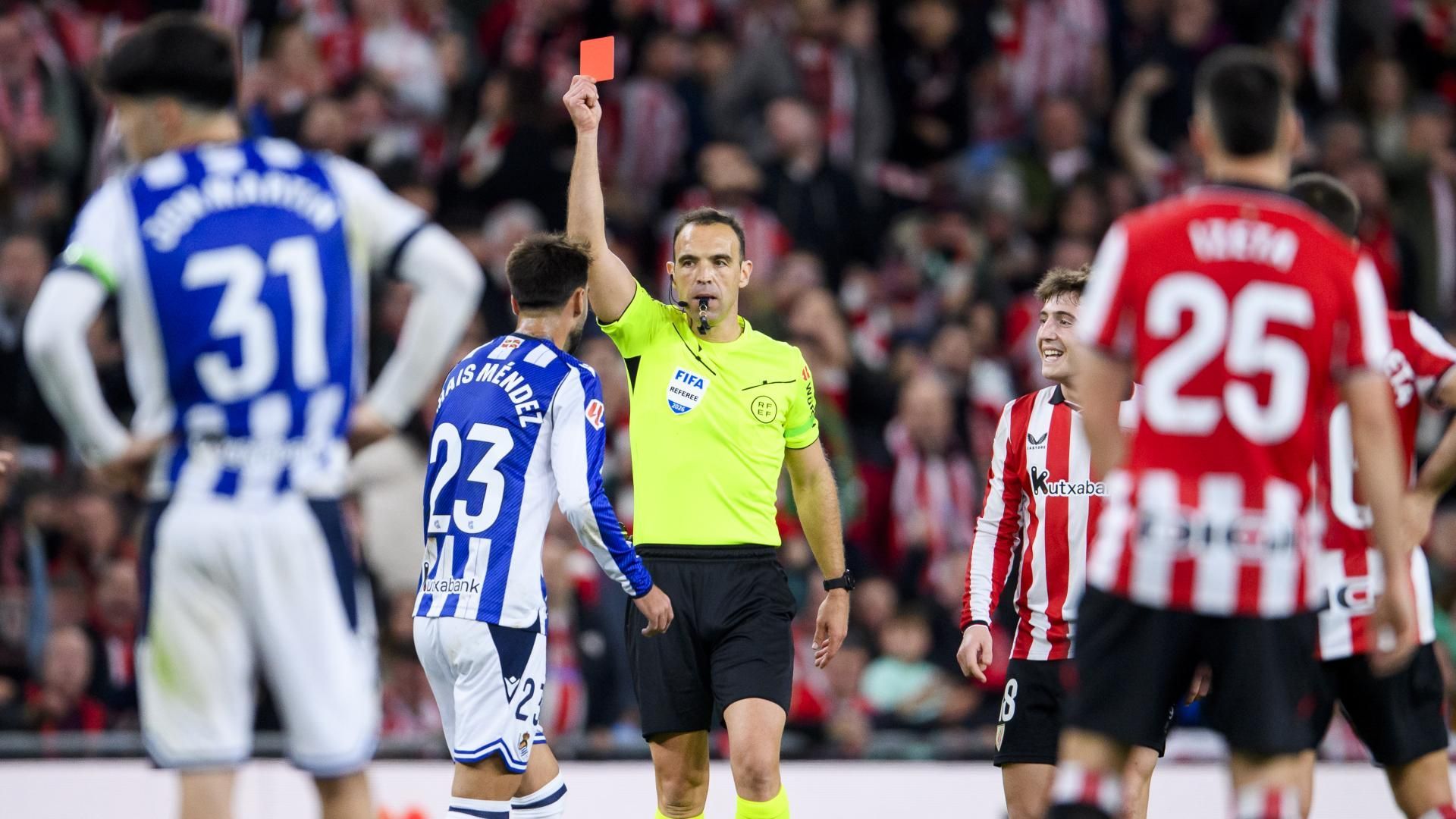 Cuadra Fernández expulsa a Brais Méndez Cuadra Fernández expulsa a Brais Méndez