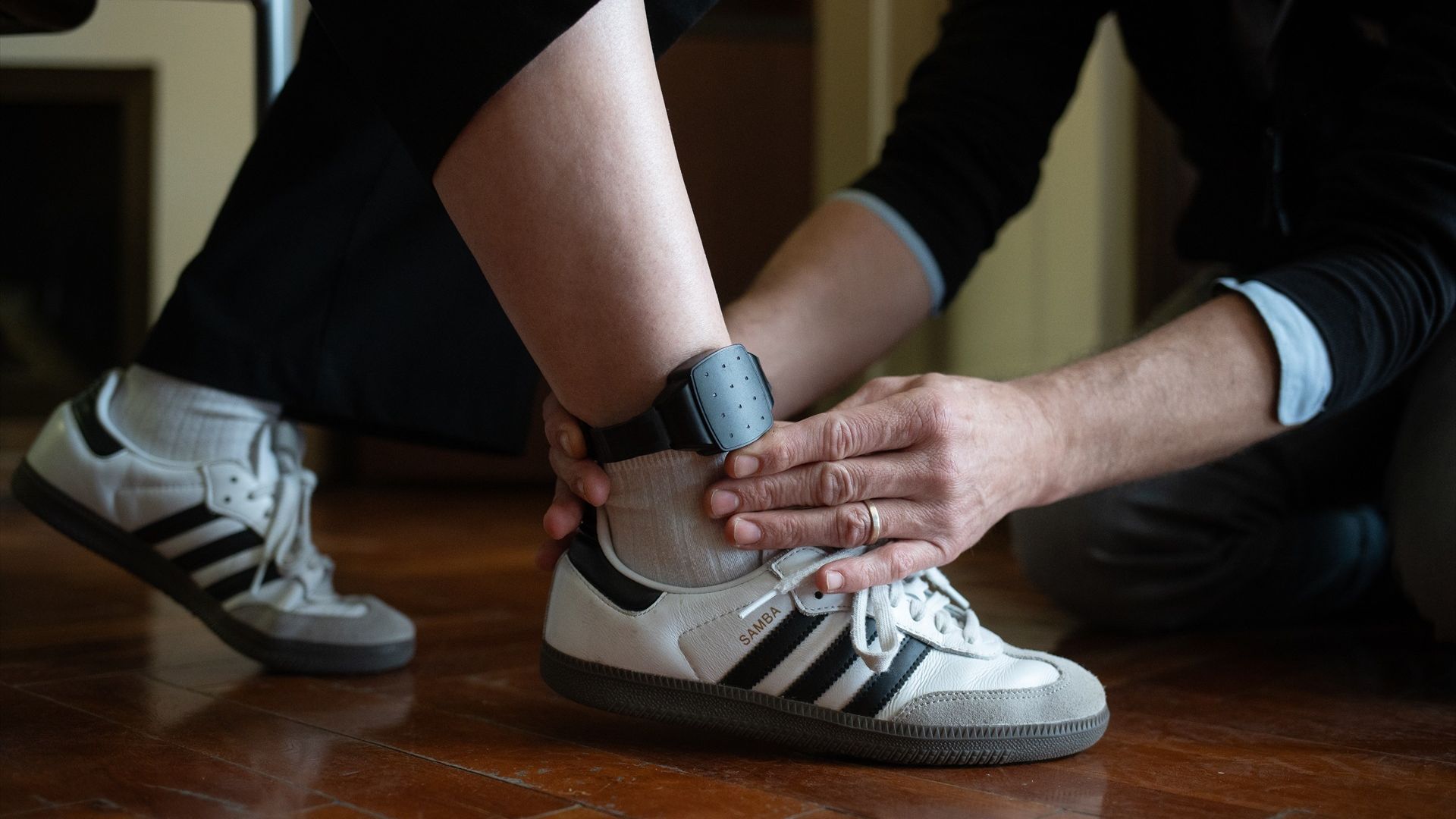 Denuncian los fallos en las pulseras de geolocalización de víctimas de violencia machista