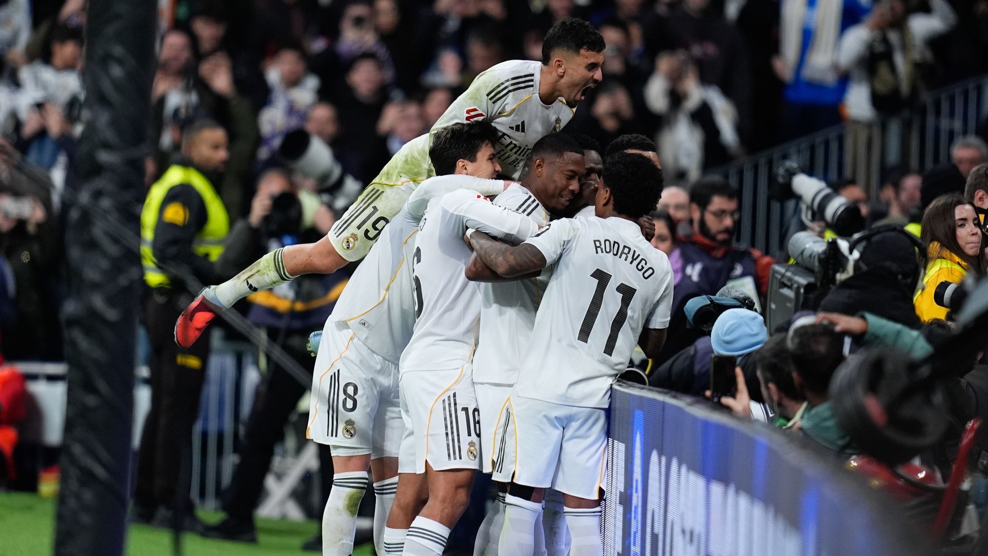 El Real Madrid celebrando el penalti de Mbappé