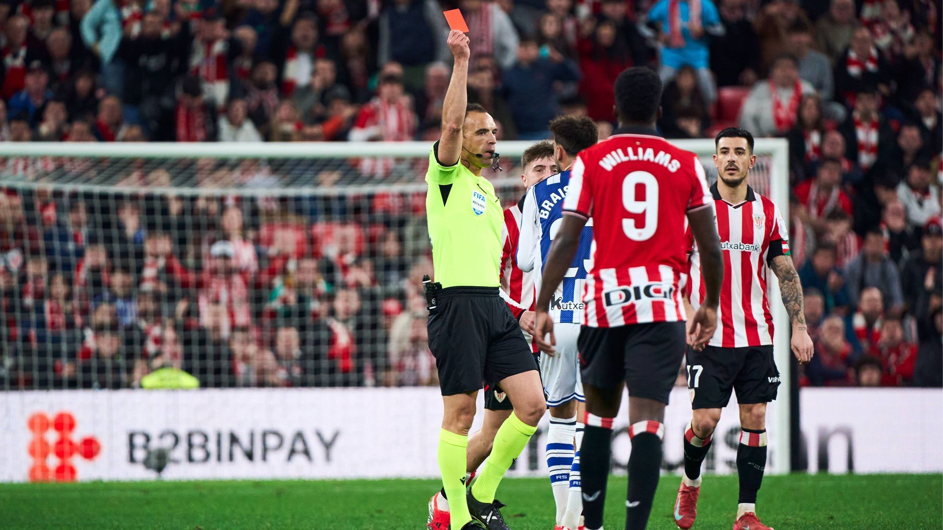 Expulsión de Brais Méndez en el Athletic - Real Sociedad