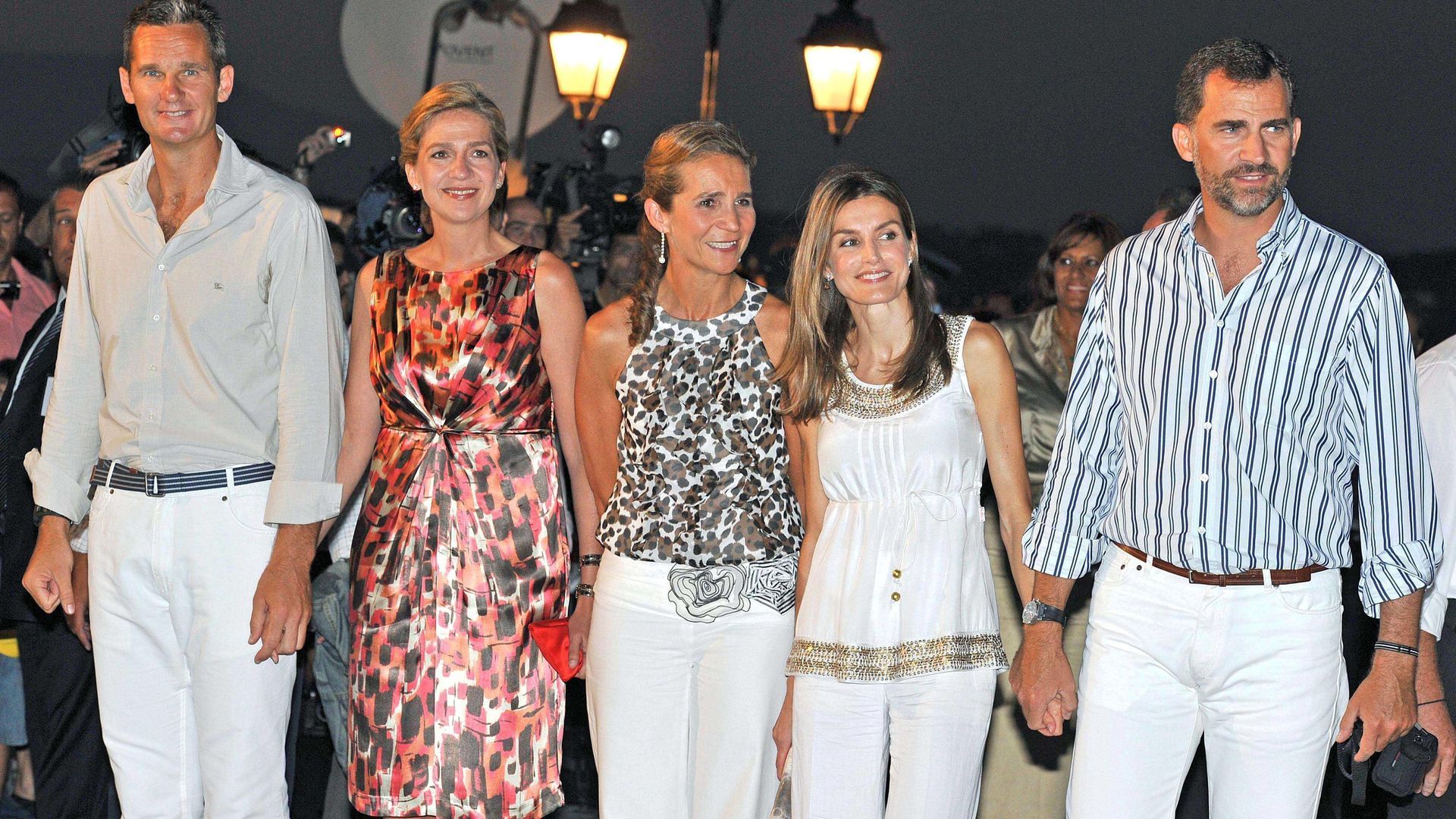 Felipe y Letizia, junto a Iñaki Urdangarin, la infanta Cristina y la infanta Elena en 2010