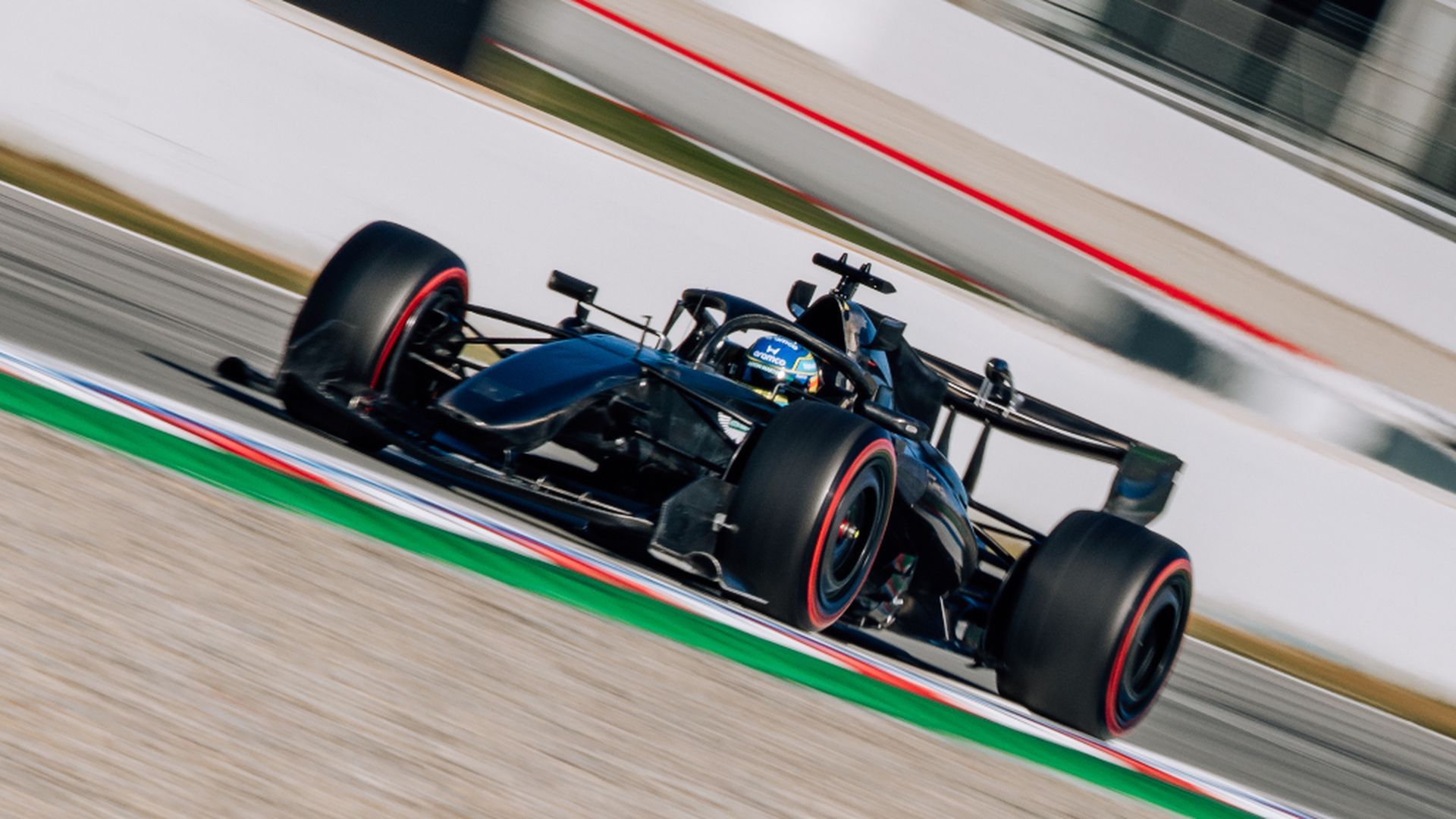 Fernando Alonso, con el AMR26 en Montmeló Fernando Alonso, con el AMR26 en Montmeló