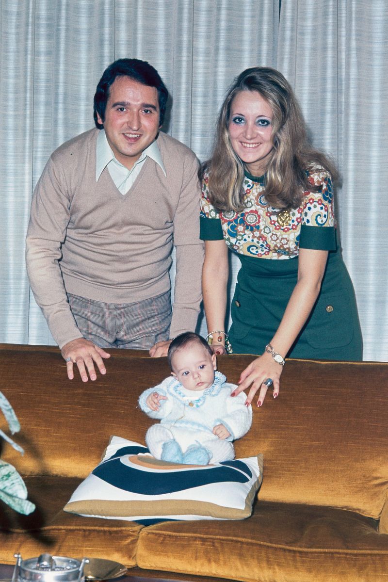 Fernando Esteso, su mujer María José Egea, y uno de sus hijos, en 1973