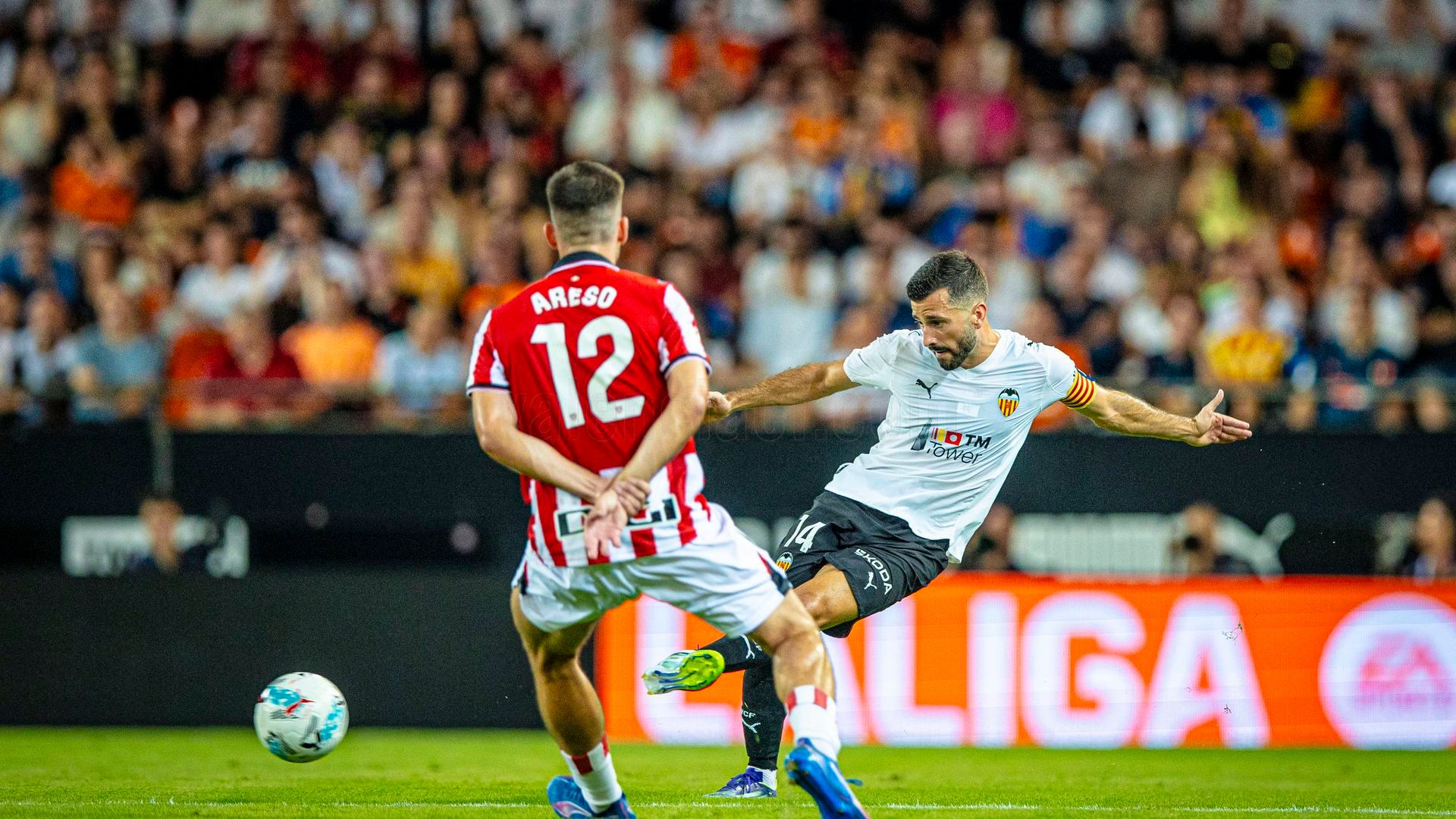 Gayà y Areso en un Valencia - Athletic Club