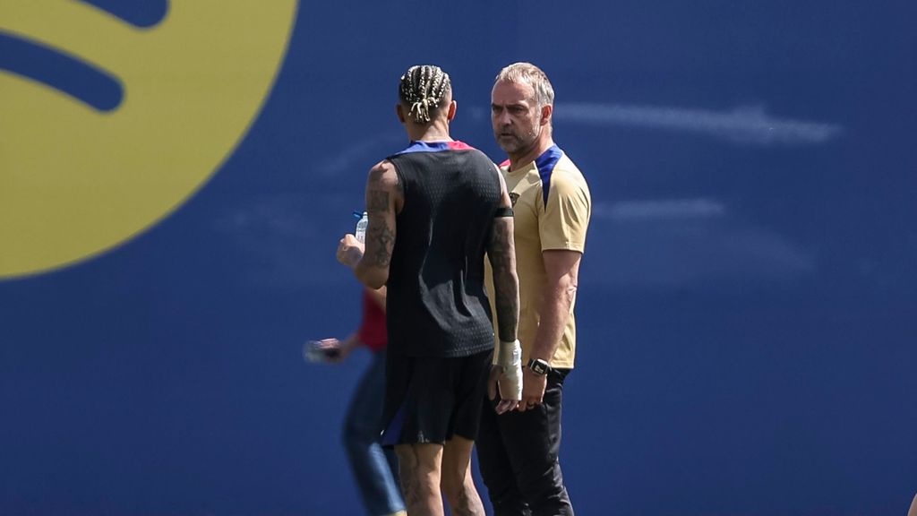 Por qué Hansi Flick da un toque de atención a Raphinha y los médicos: el historial de lesiones en su pierna derecha