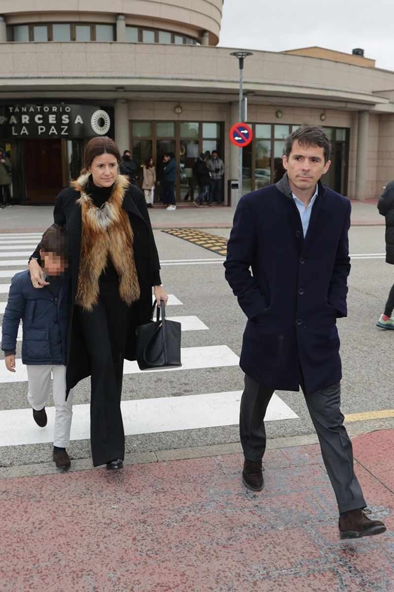 José María Aznar Jr., su mujer Mónica Abascal y uno de sus hijos, en 2024