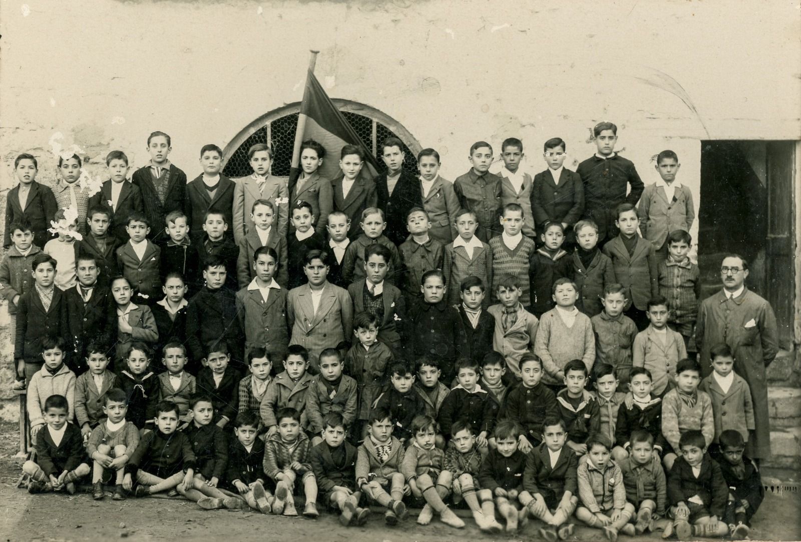 Josep Maria rescata del olvido 2.000 fotografías para mantener vivo el legado de Vimbodí y Poblet