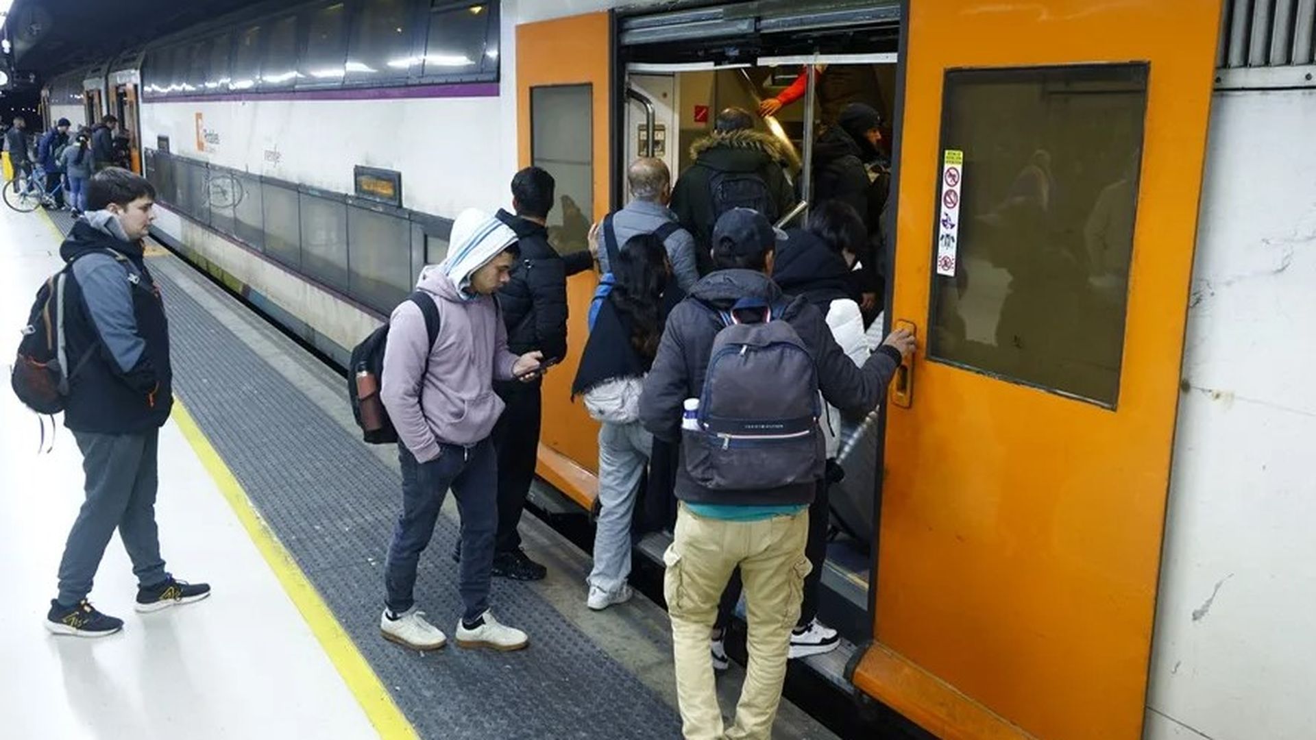 La semana inicia en Cataluña con el servicio de Rodalies a media máquina