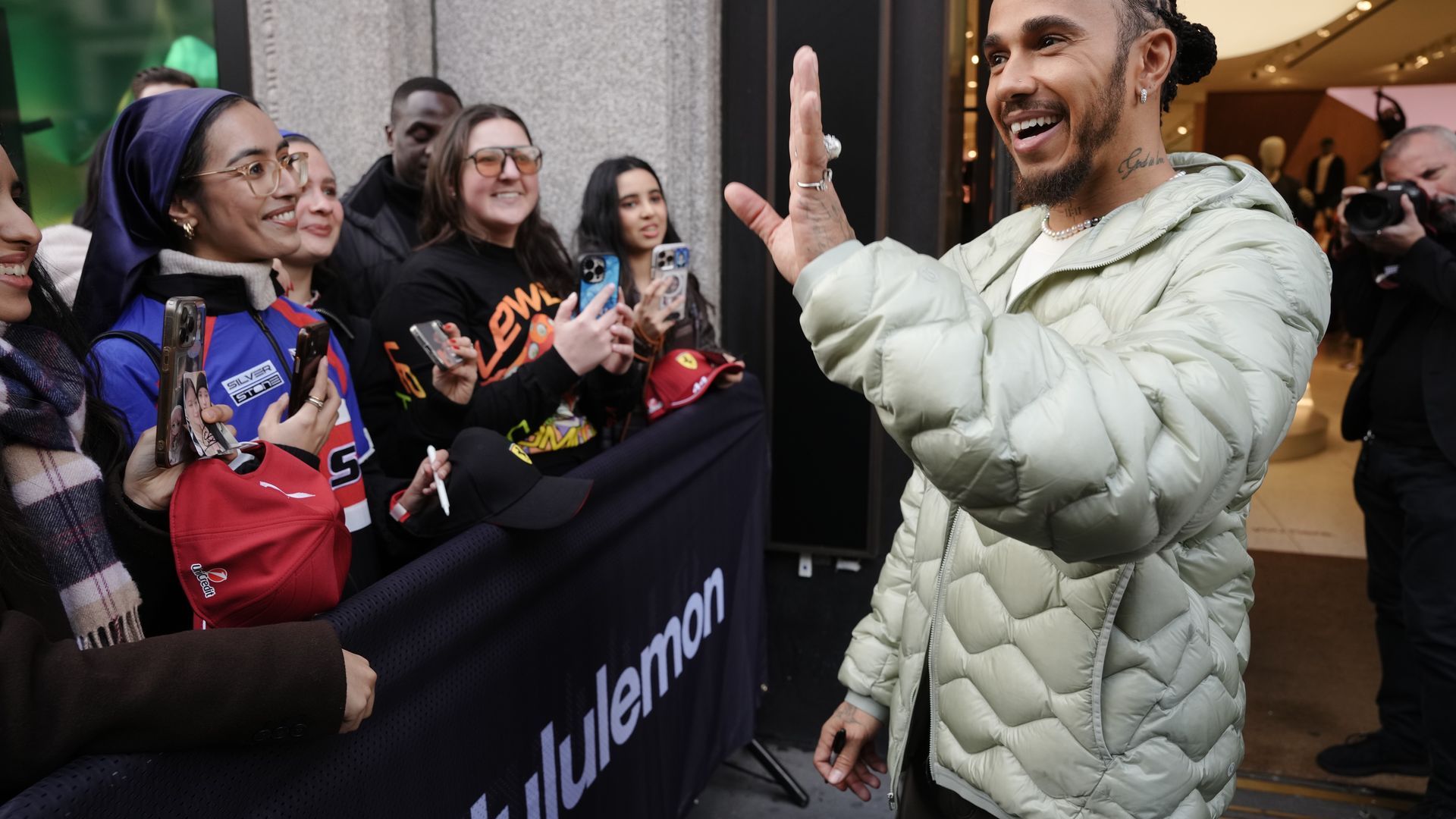 Lewis Hamilton con los fans de la Fórmula 1