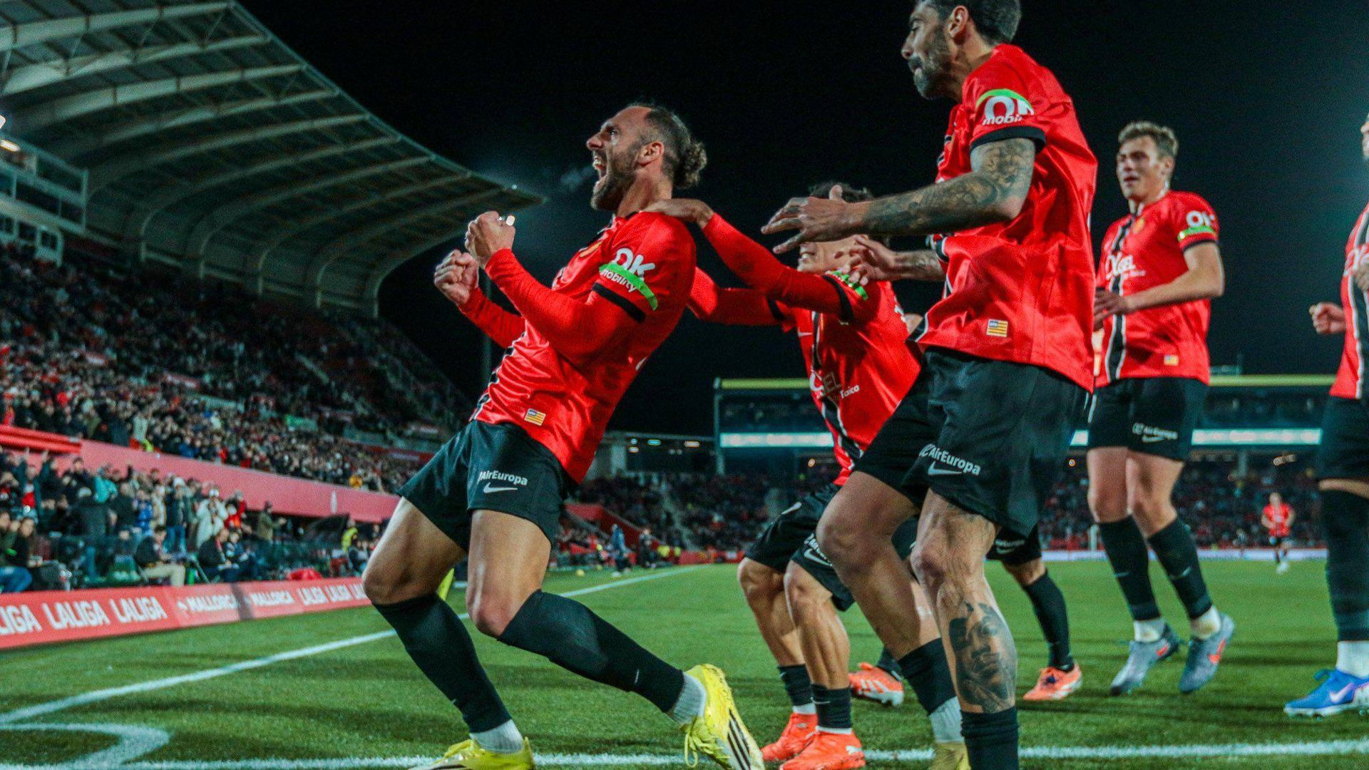 Muriqi, celebrando uno de sus goles ante el Sevilla.