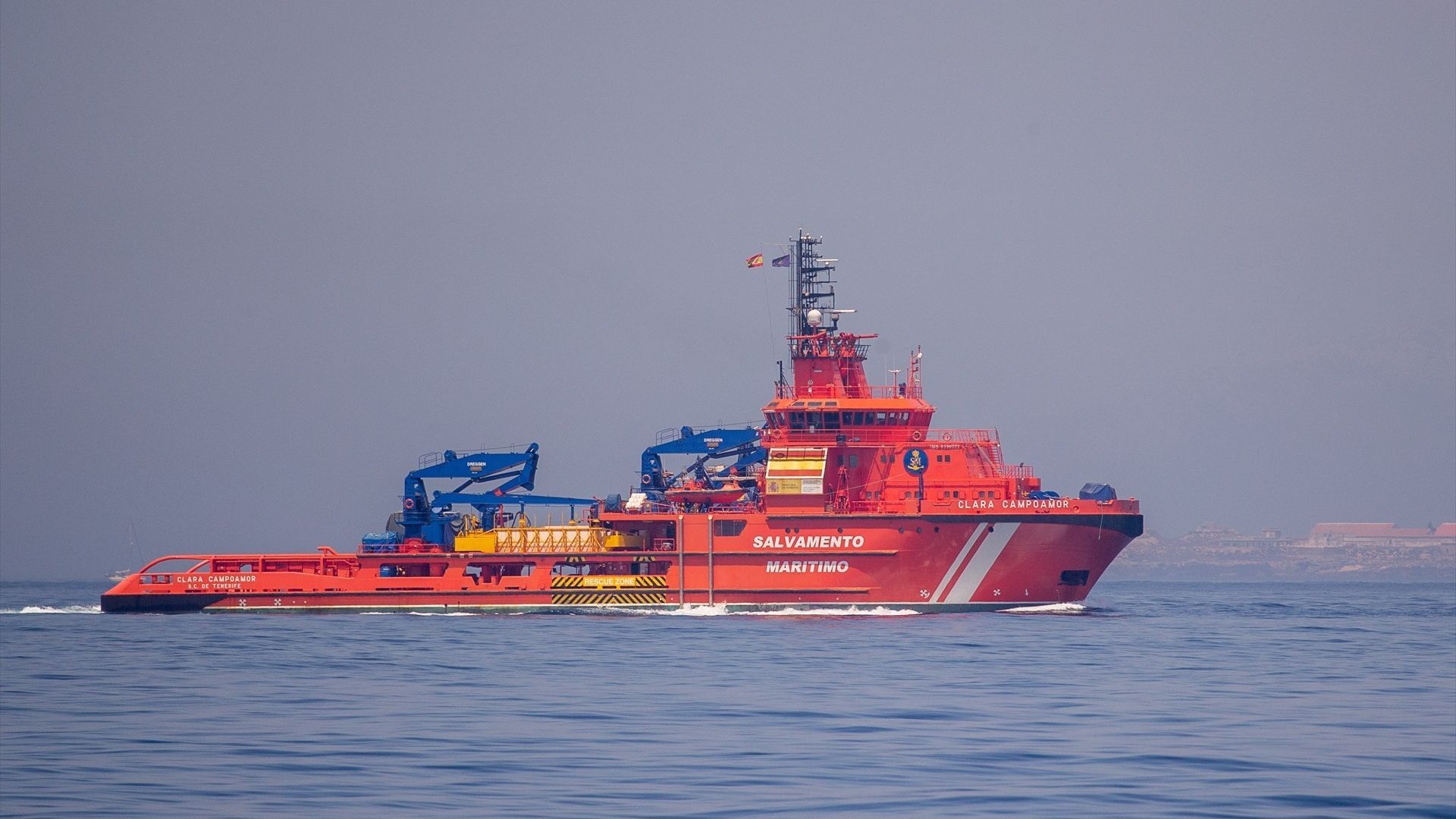 Se estanca el caso de Adrián, el murciano que desapareció cuando navegaba con su primo en Alicante: "Ya no se busca por el mar"