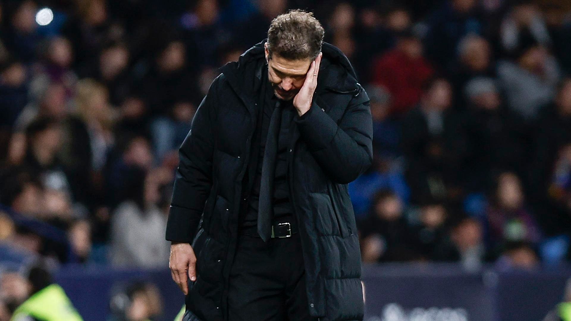 Simeone durante el partido contra el Levante