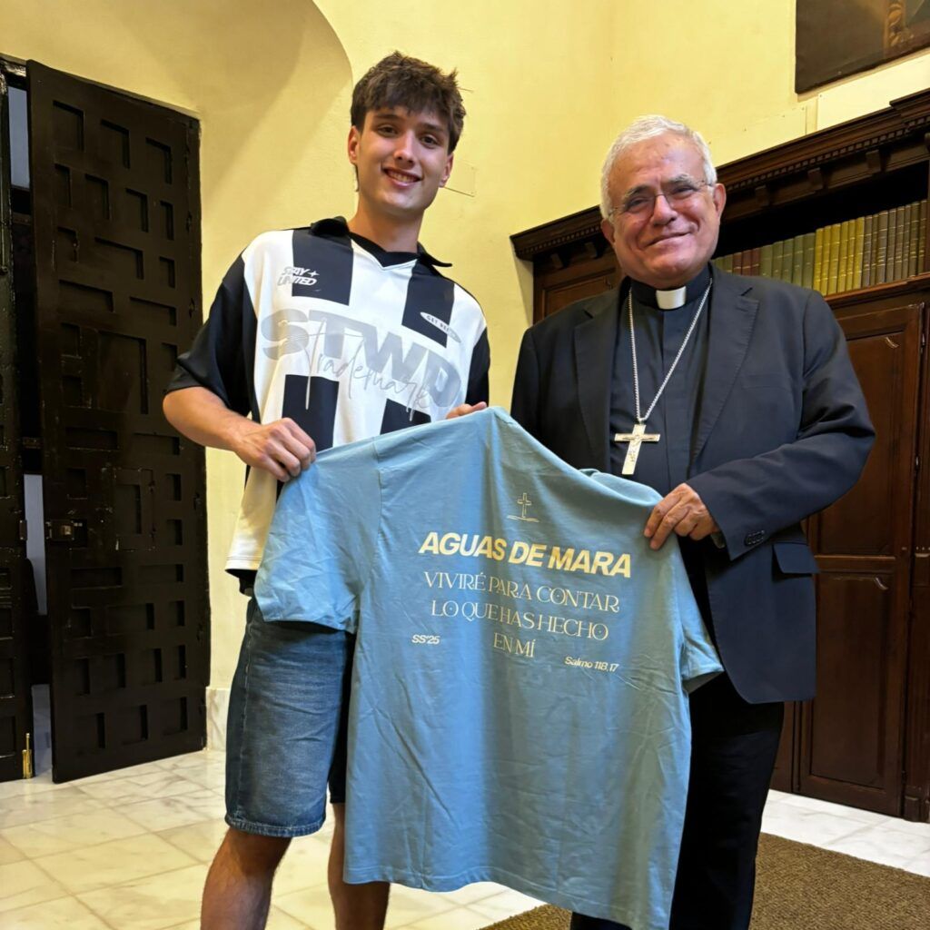 Álvaro junto al antiguo Obispo de Córdoba, Demetrio Fernández González 