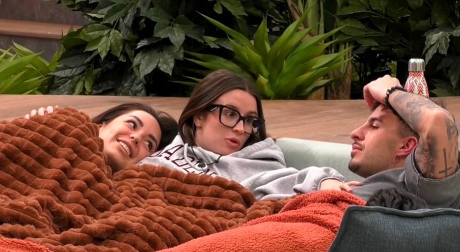 Anita y Sandra departen con Juanpi