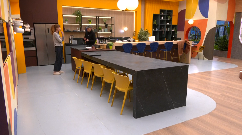 Carlos Lozano y Cristina Piaget por la mañana en la cocina