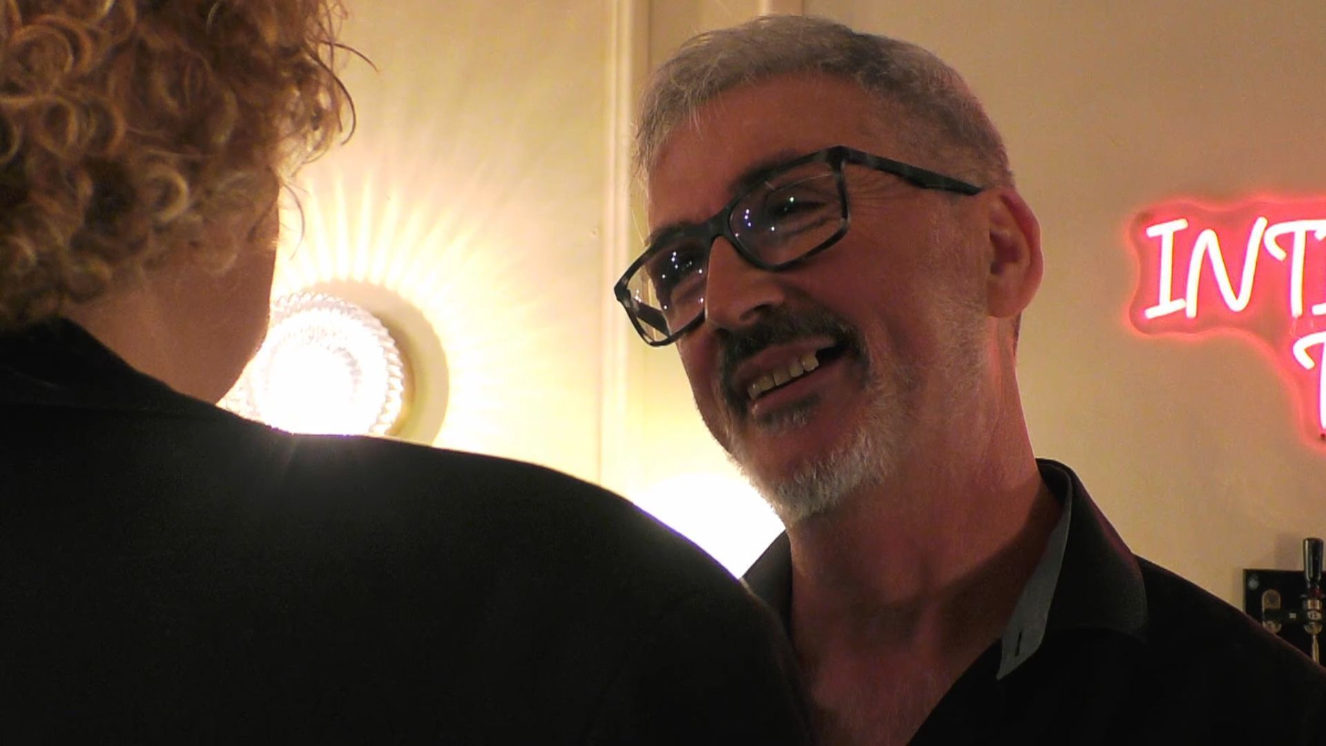 Dos solteros de 'First Dates' protagonizan un romántico momento mirándose a los ojos: "Me habéis dado una nueva ilusión"