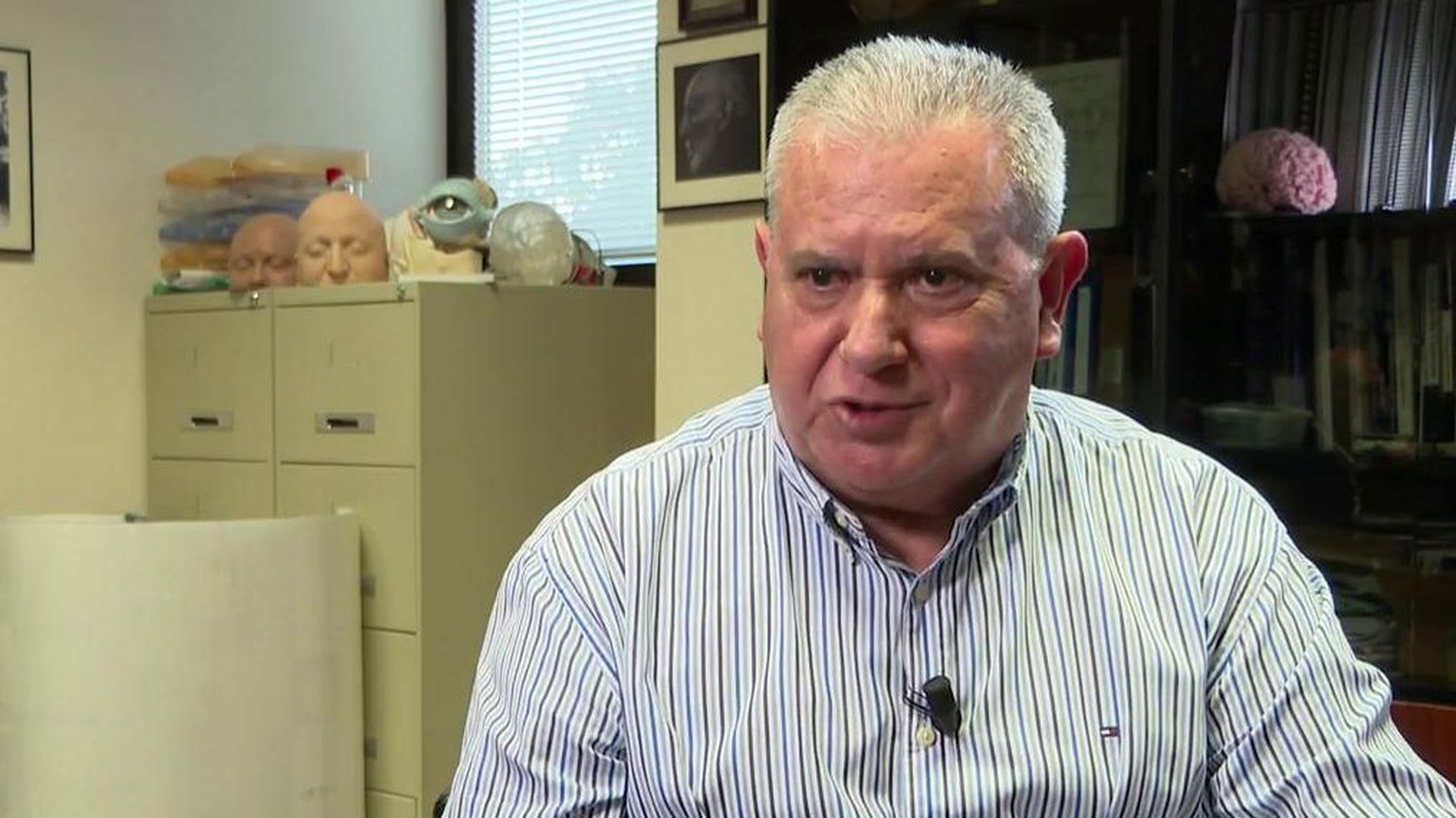 El milagro de Miguel que sorprende a los médicos: de estar ciego a ver parcialmente tras un implante en el cerebro