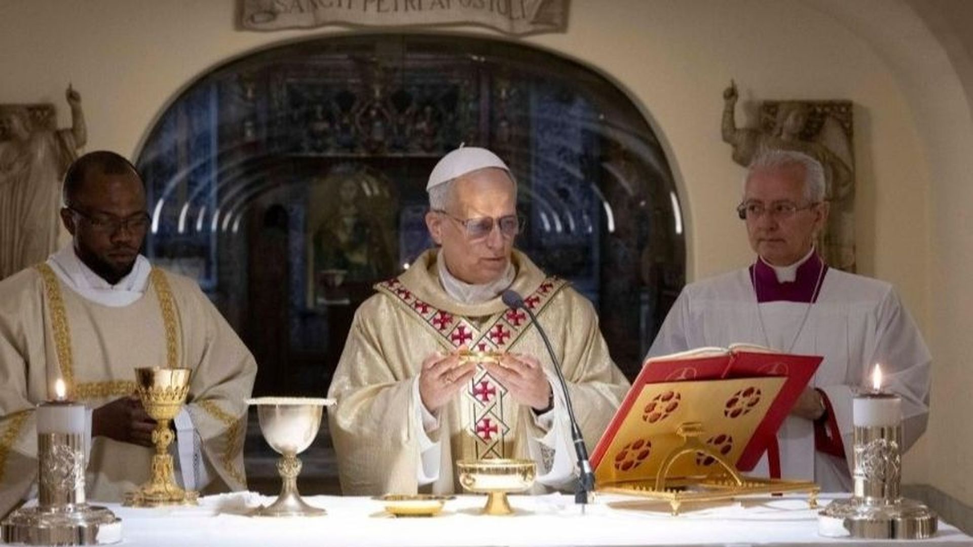 El papa León XIV celebra misa en las Grutas Vaticanas