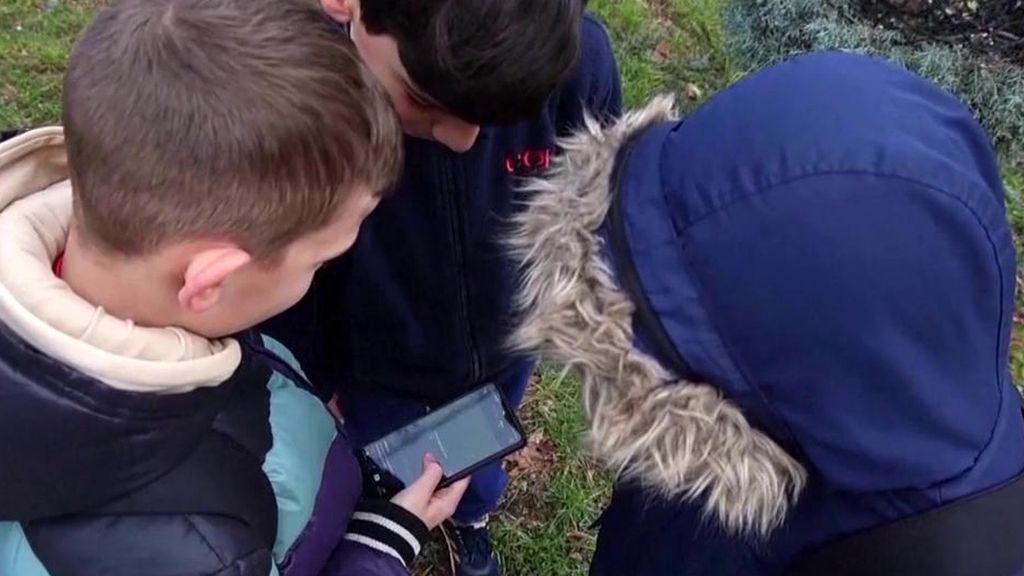 El riesgo de los menores en el intento de acceder a las redes: "Se mudan a plataformas potencialmente más peligrosas"