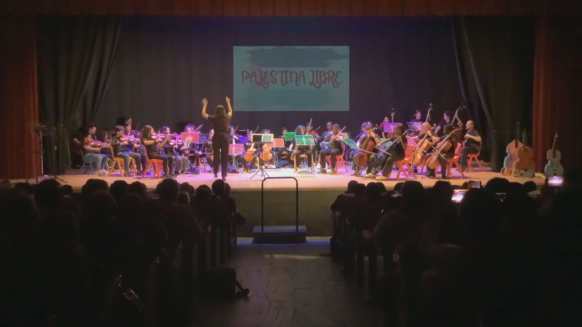 La Orquesta Son das Flores interpreta un tema sobre Palestina, una versión de un profesor que da clases en Gaza