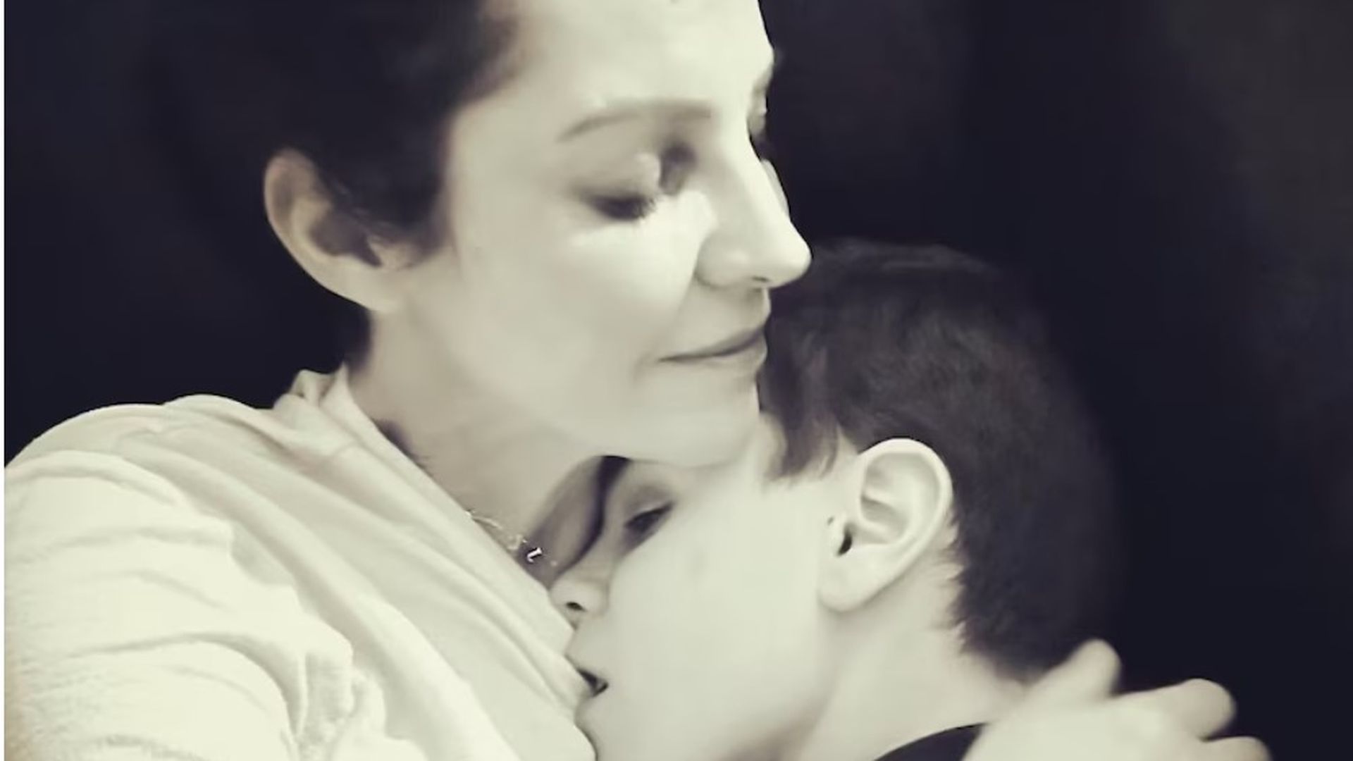 Maiwenna Goasdoue con su hijo Otis