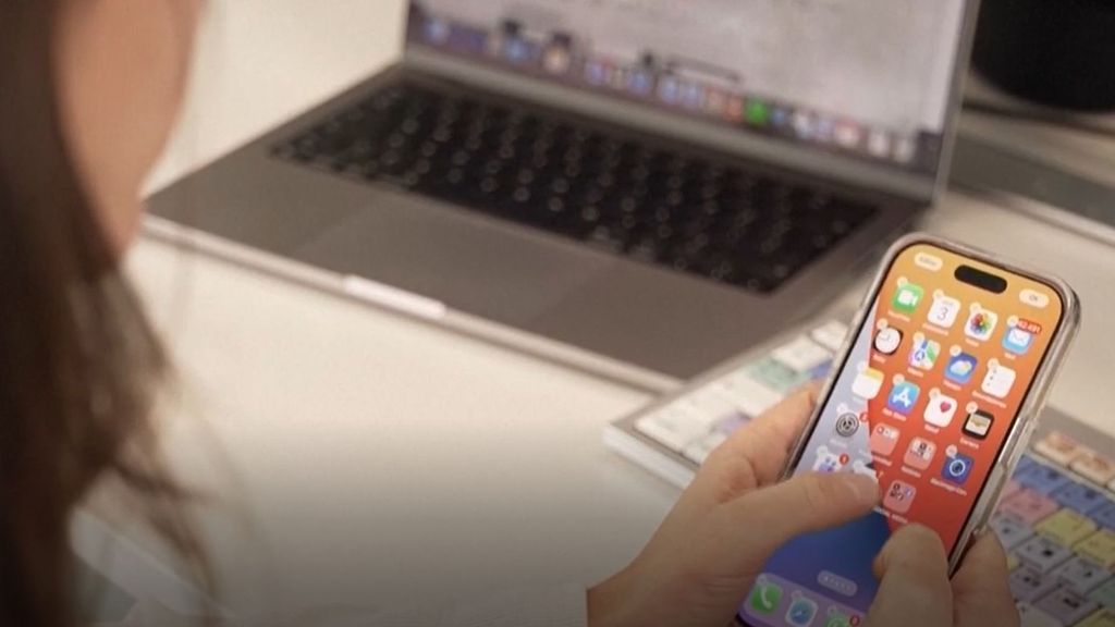 ¿Prohibir las redes a menores de 16 años o educar? Los expertos y los ciudadanos hablan