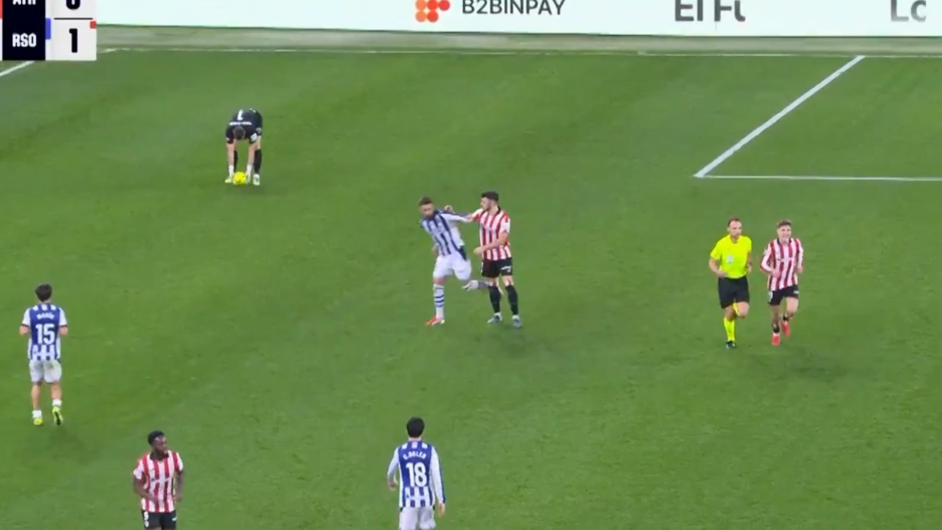 La supuesta "agresión" de Brais Méndez a Paredes en el derbi La supuesta "agresión" de Brais Méndez a Paredes en el derbi