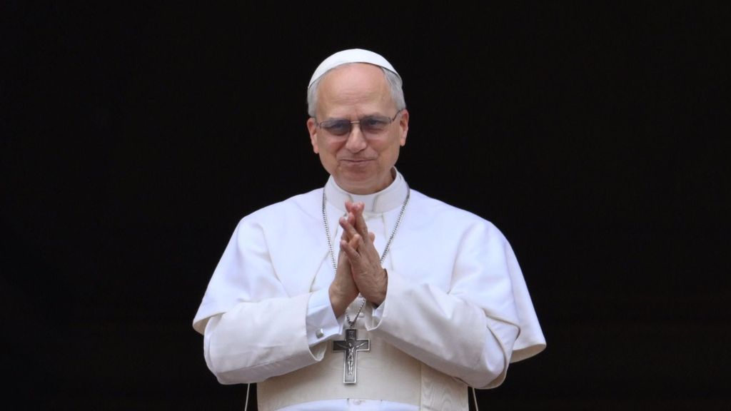 Robert Prevost canta y utiliza más el latín en la oración que su antecesor en su primer rezo del Regina Coeli