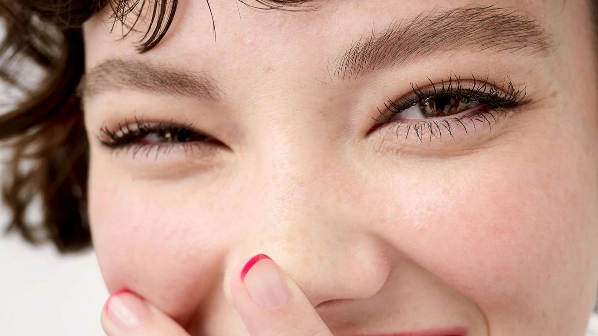 Unas cejas bien definidas son clave para que la mirada se vea resplandeciente