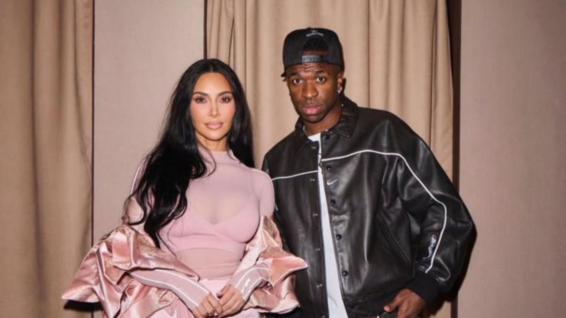 Vinicius y Kim Kardashian en la presentación de su colección con 'Nike' Vinicius y Kim Kardashian en la presentación de su colección con 'Nike'