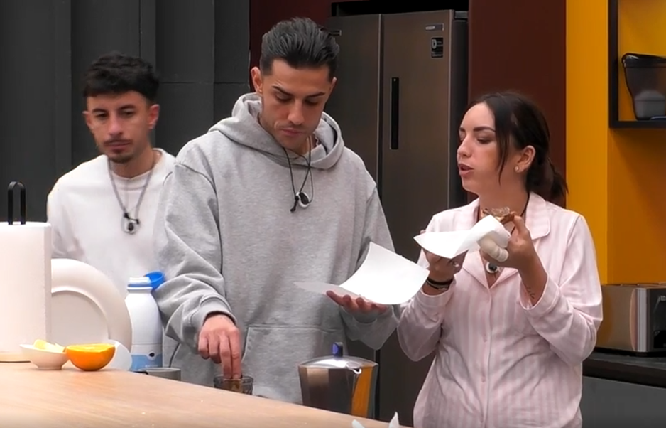 Anita prepara algo de comer