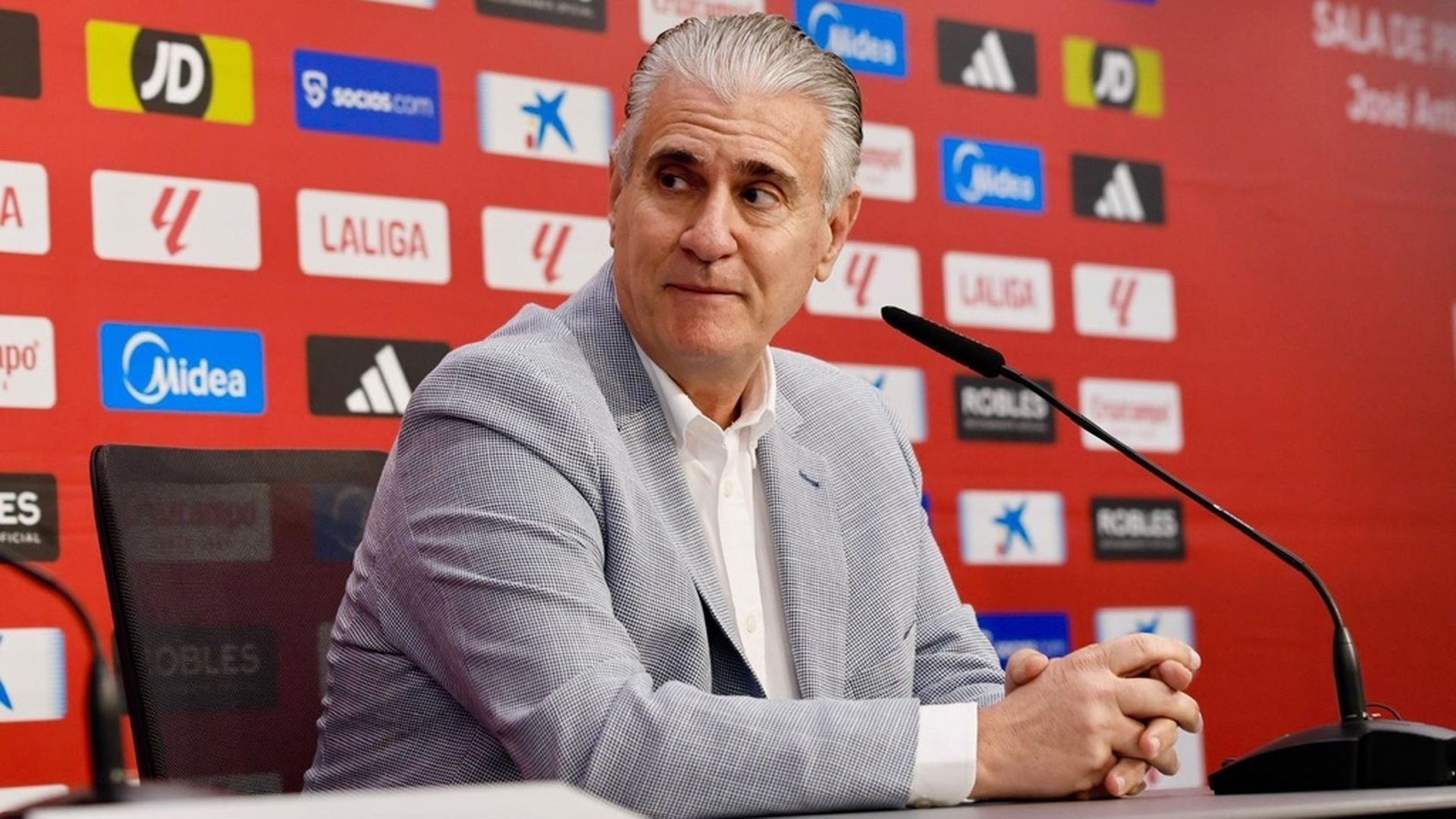 Antonio Cordón, en la presentación de Maupay