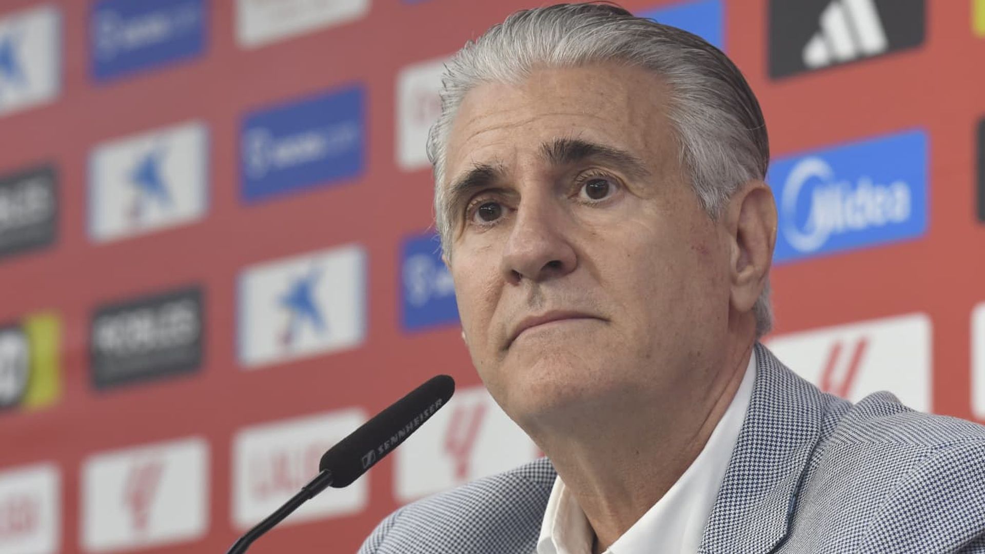 Antonio Cordón, en la presentación de Neal Maupay