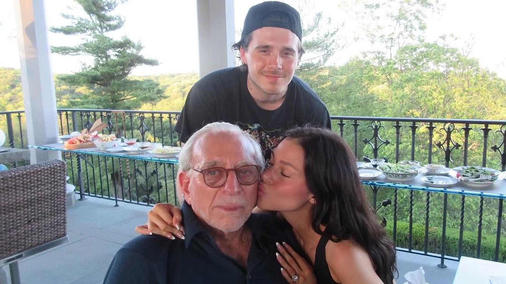 Brooklyn Beckham, Nelson Peltz y Nicola Peltz