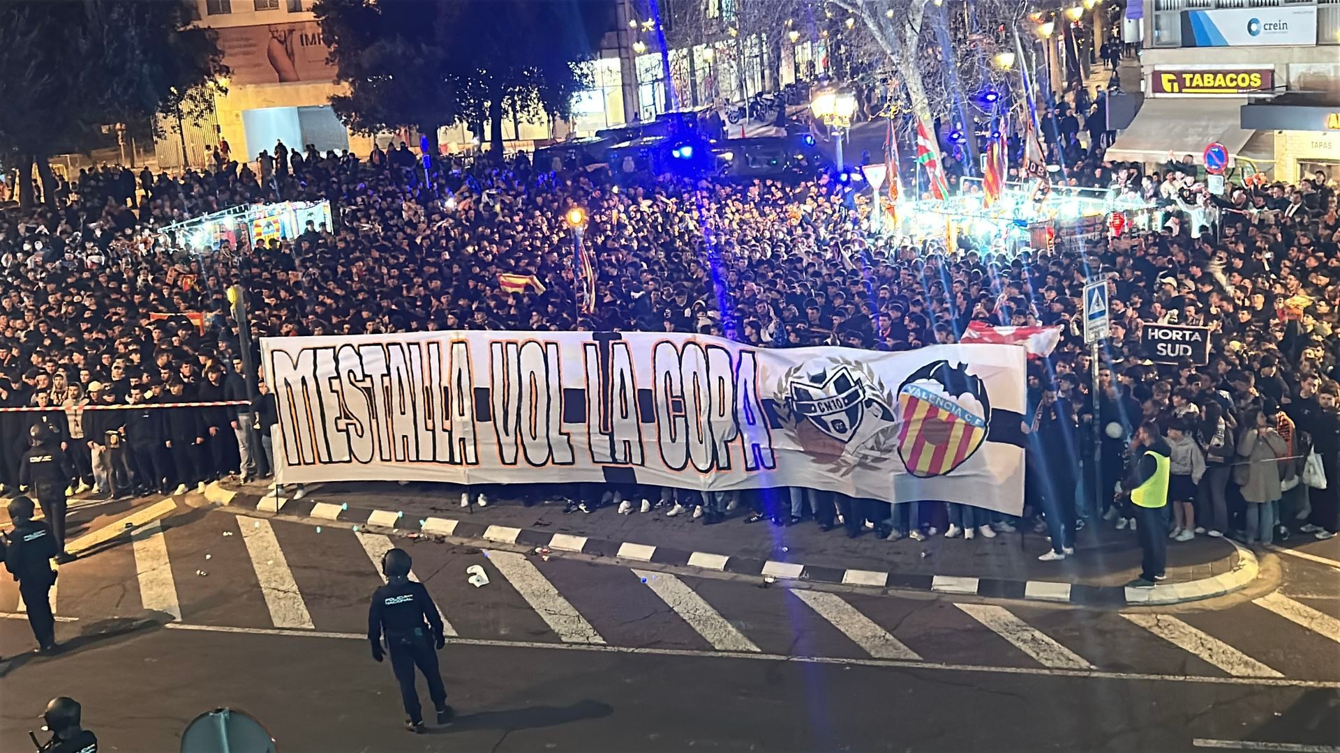 El recibimiento del valencianismo al equipo en Mestalla