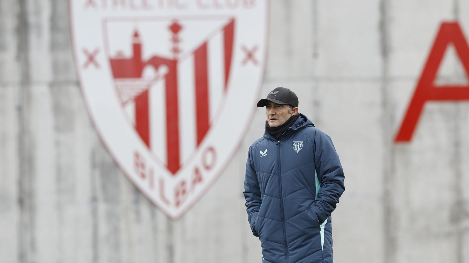 El técnico Ernesto Valverde en un entrenamiento en Lezama