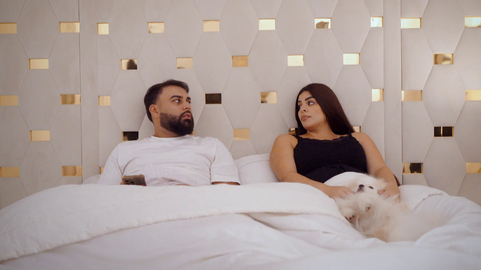 Las sospechas ante la actitud de Graciela aumentan entre los matrimonios de sus hermanas: "Con lo rara que es"