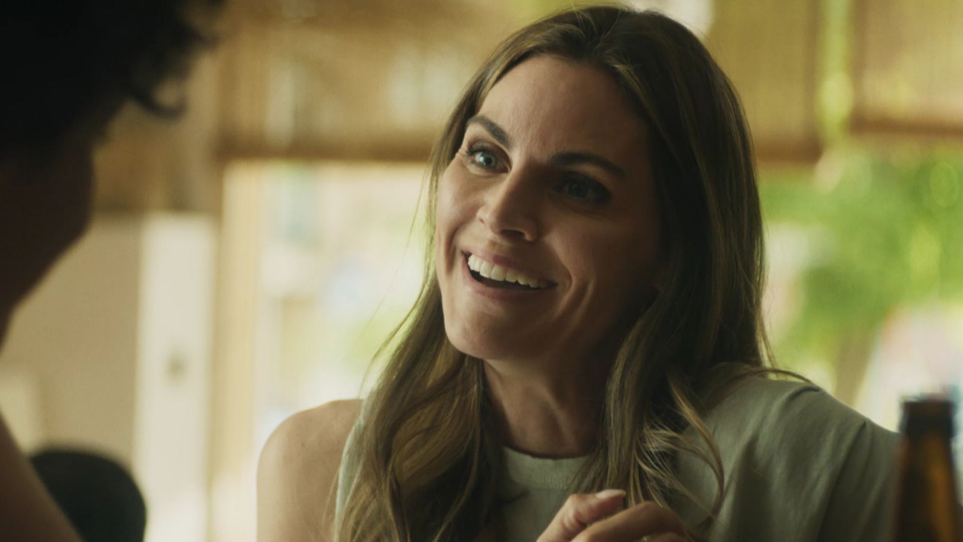 Miranda Acuña y Alicia Hermida comparten confidencias en su quedada en un bar