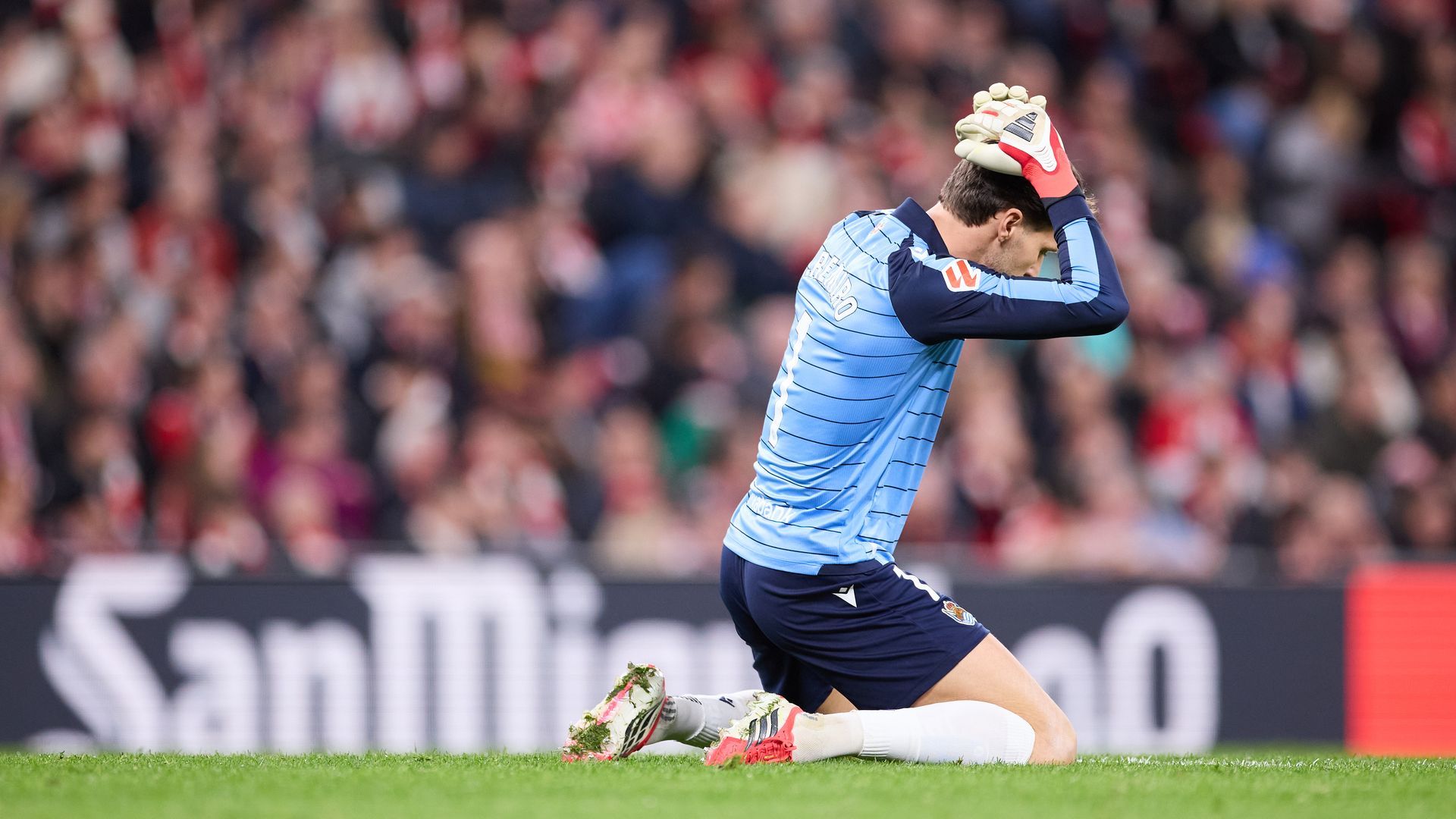 Álex Remiro en el derbi vasco contra el Athletic Club