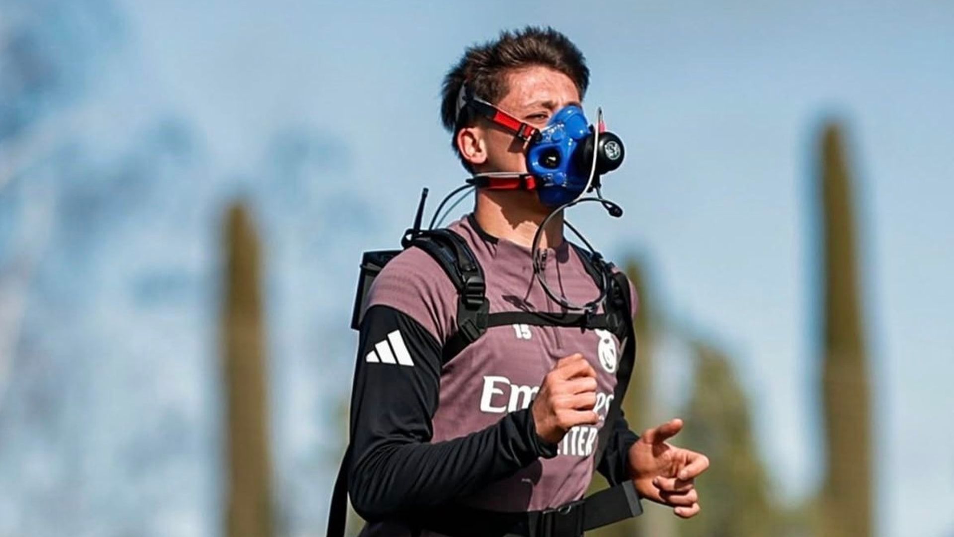 Arda Güler con las máscaras de Pintus