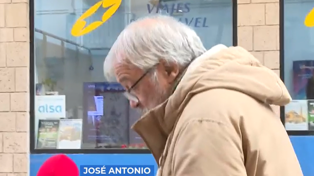 Exclusiva | El padre de Íñigo Errejón, tras la retirada de la acusación de Elisa Mouliaá: "Estamos contentos con la noticia"