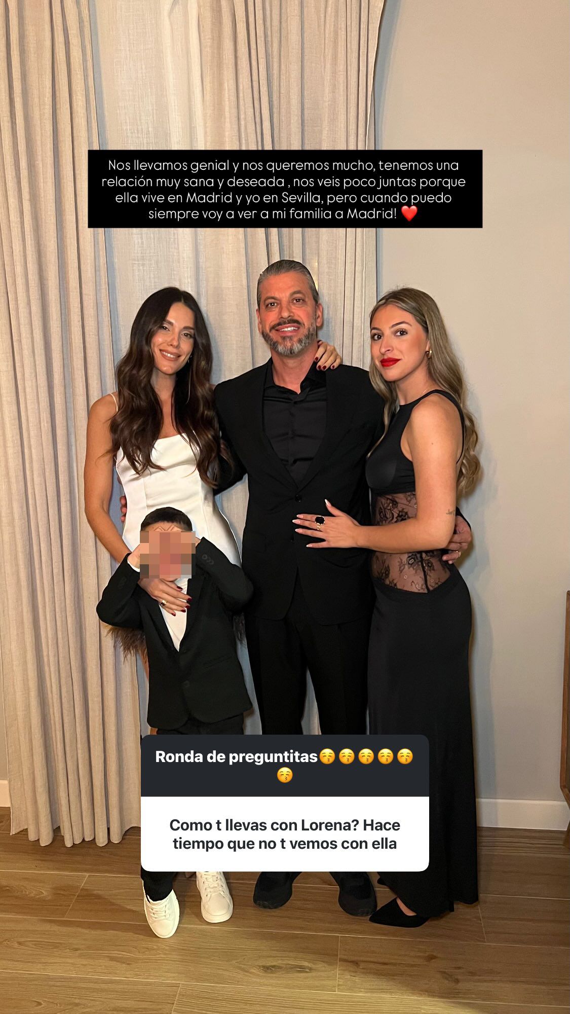 Daniela Ramos, junto a su padre, Lorena Gómez y su hermano pequeño