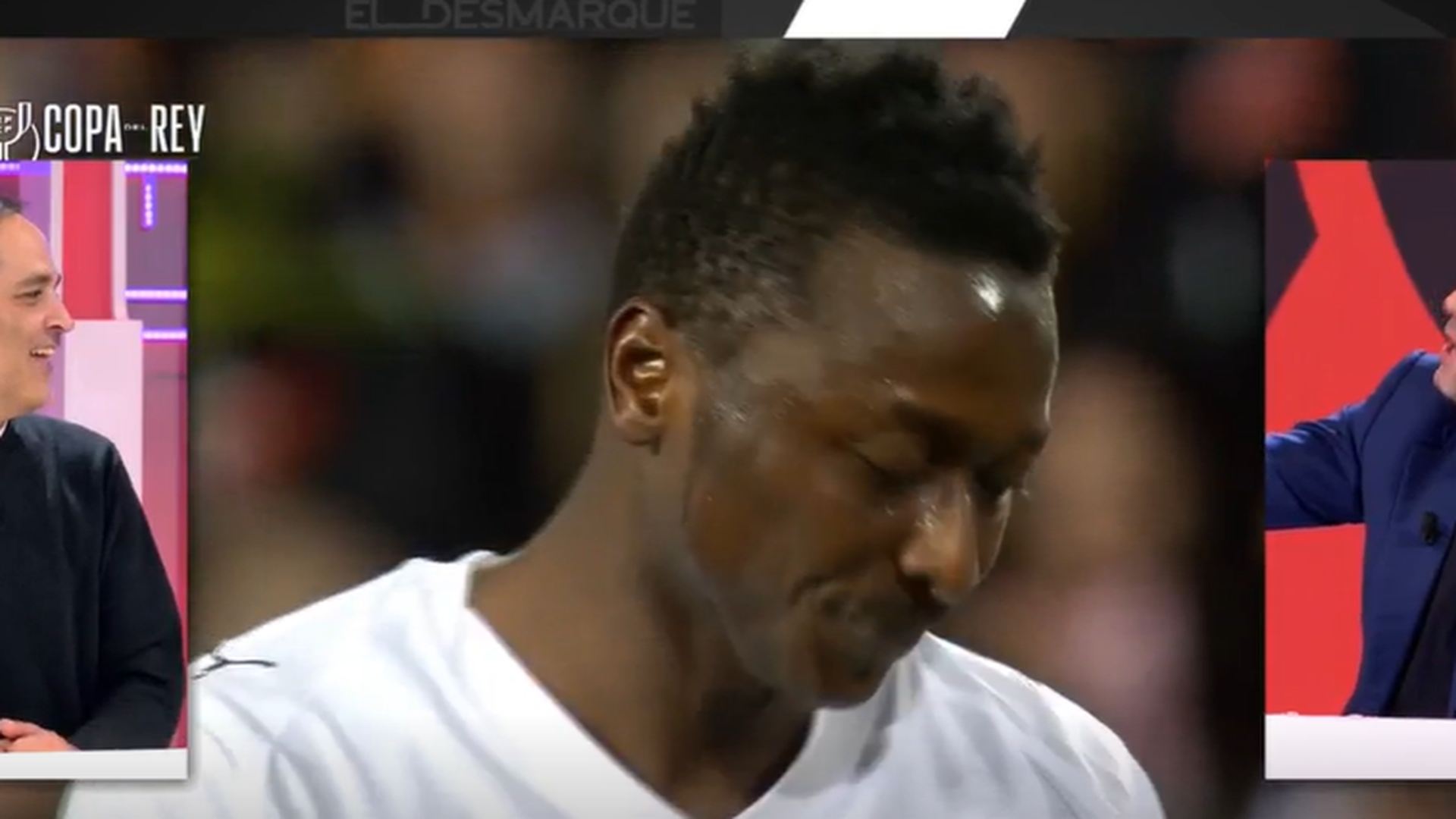 David Sánchez y Nacho Peña discutiendo por las copas del Real Madrid y FC Barcelona